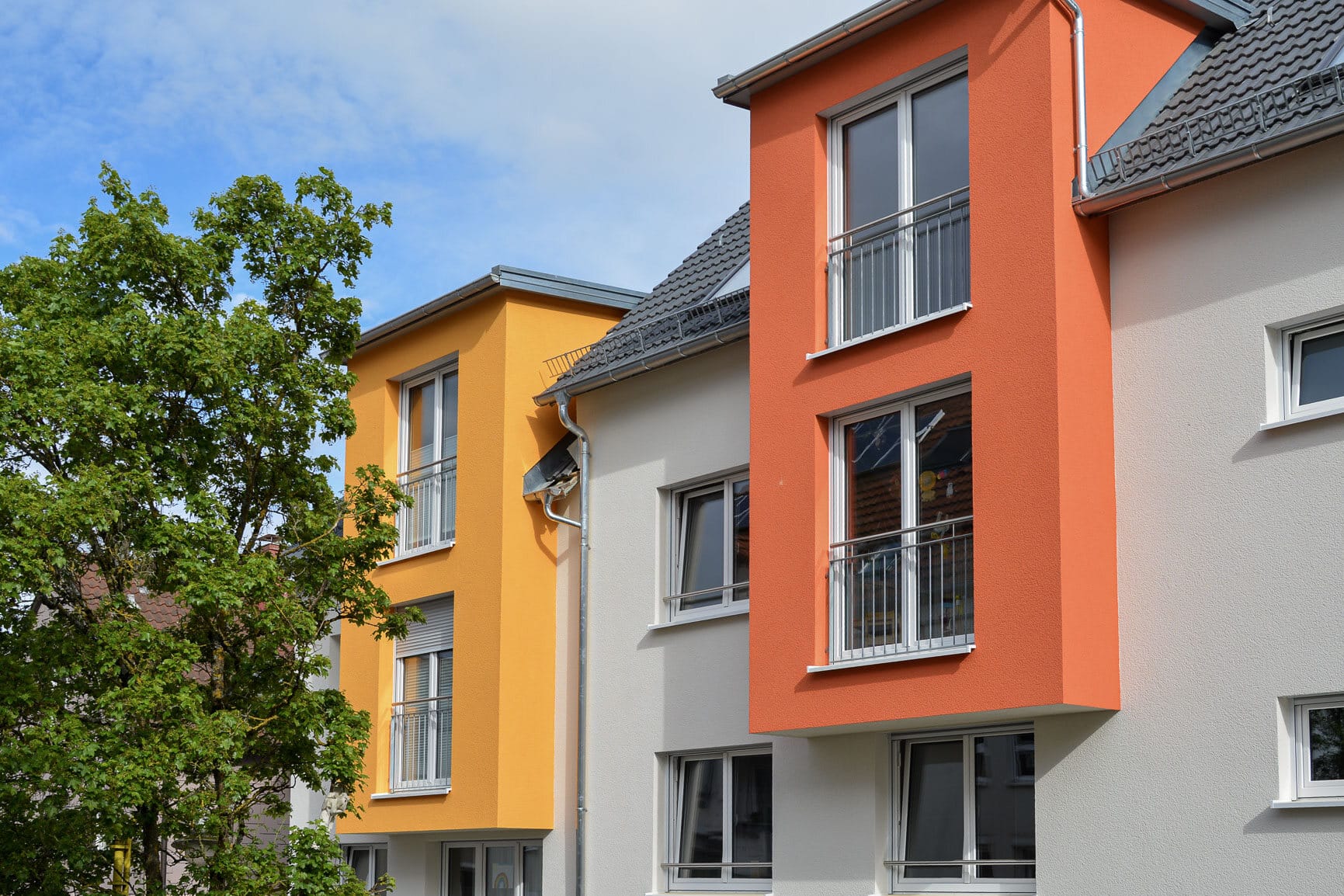 Fassade des Wohnensembles in der Pfarrstraße in Plattenhardt